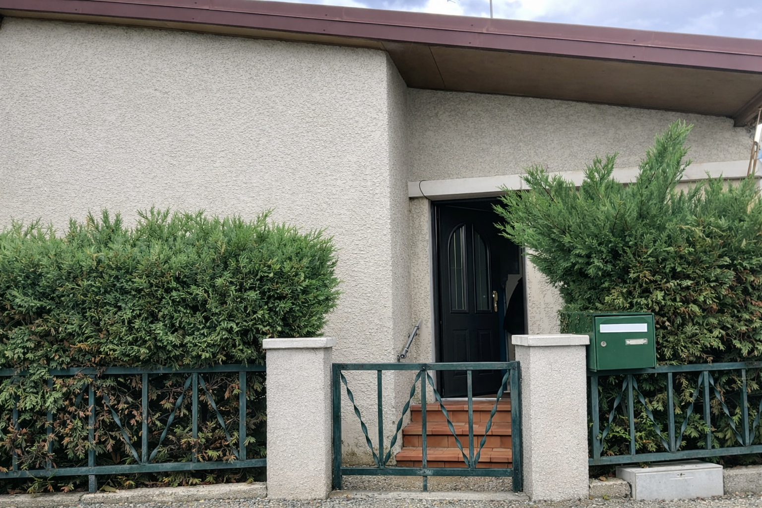 Ravalement de façade maison individuelle Vénissieux après travaux