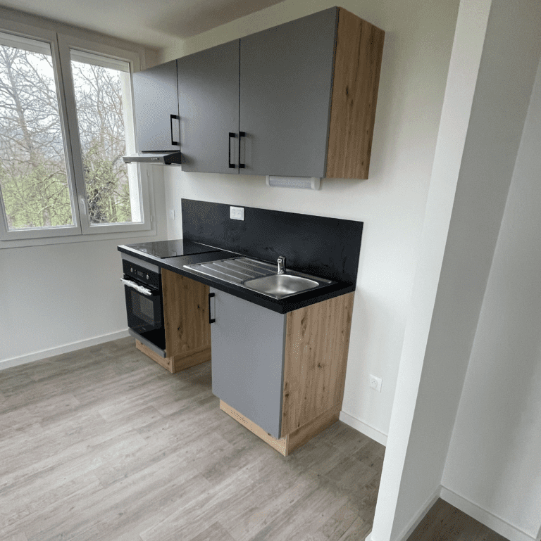 Espace cuisine créée dans un des logements de l'aile ouest de l'Abbaye