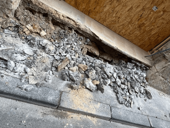 Avant travaux - démolition du mur maçonné et poutre béton