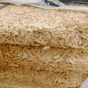 Essai n°1 avec des blocs de miscanthus et de la terre pour réaliser un pisé, mieux comprendre le comportement de cet isolant, sa comptabilité technique et ces performances