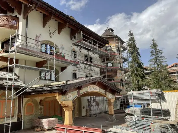 Ravalement de façades sur l'hôtel Les Airelles à Courchevel